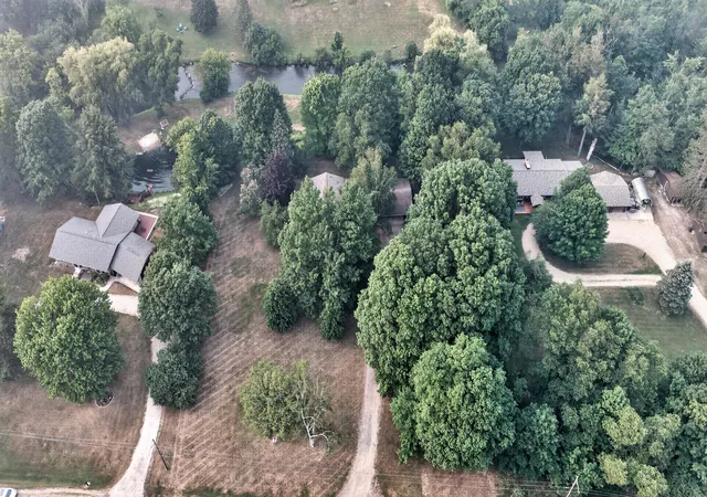 5th image of 20210 Maple Dr, Reed City, MI 49677 | MLS# 72026037706