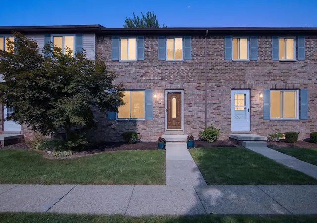Listing Photo 4 - Condo for sale in building located at 145 Sheffield Dr, Saline, MI 48176
