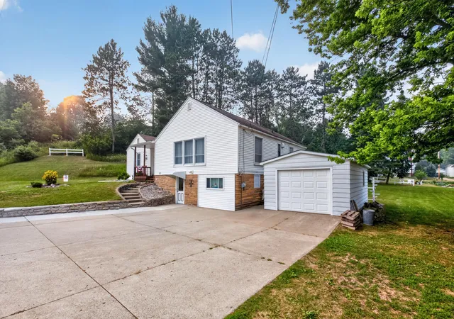 1st image of 226 W Church Ave, Reed City, MI 49677 | MLS# 72026037712