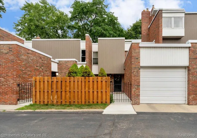 Photo 2 of Condo for sale at 2063 Hyde Park, Detroit, MI 48207 | MLS# 20261056923 | Listing updated on 2026-09-14