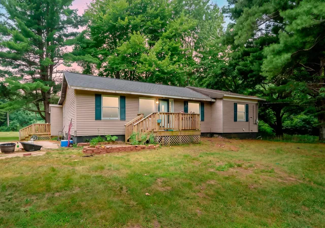 1st image of 75583 24th Ave, South Haven, MI 49090 | MLS# 69026037725