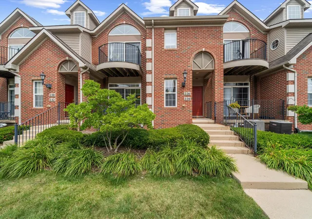 Photo 3 of Condo for sale at 228 W Oakbrook Dr, Ann Arbor, MI 48103 | MLS# 81026037724 | Listing updated on 2026-09-04