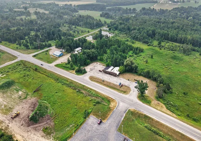 3rd image of 20221 Us-10, Reed City, MI 49677 | MLS# 72026037723