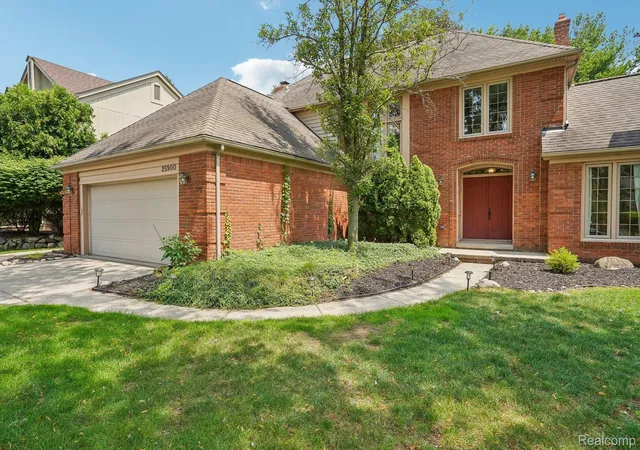 2nd image of 25900 Hunt Club Blvd, Farmington Hills, MI 48335 | MLS# 20261056951
