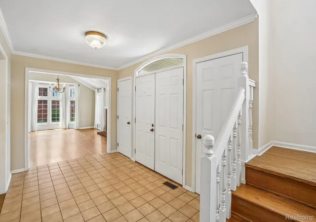 4th image of 25900 Hunt Club Blvd, Farmington Hills, MI 48335 | MLS# 20261056951