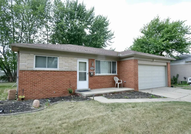 Photo 1 of Single family home for sale at 32155 Columbus Dr, Warren, MI 48088 | MLS# 81026037732 | Listing updated on 2026-09-01