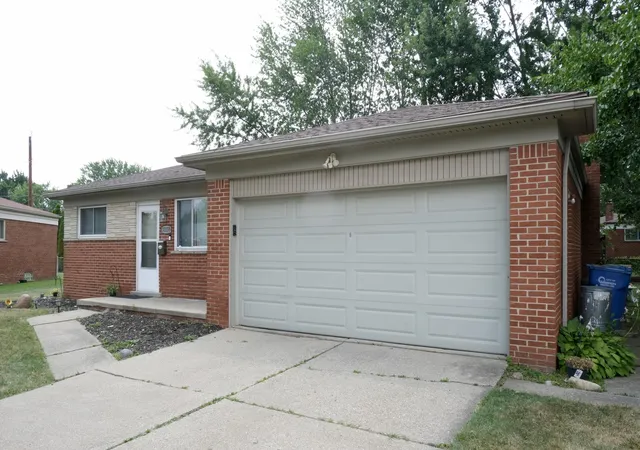 Photo 3 of Single family home for sale at 32155 Columbus Dr, Warren, MI 48088 | MLS# 81026037732 | Listing updated on 2026-09-01
