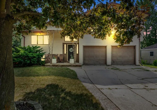 Photo 1 of Sale Pending at 426 Cameron Ave, Pontiac, MI 48342 | MLS# 81026037729 | Listing updated on 2026-09-09