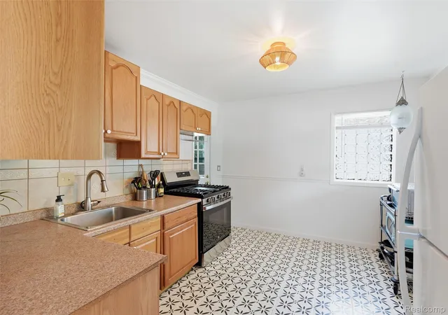 5th image of 27715 Park Ct, Madison Heights, MI 48071 | MLS# 20261056959