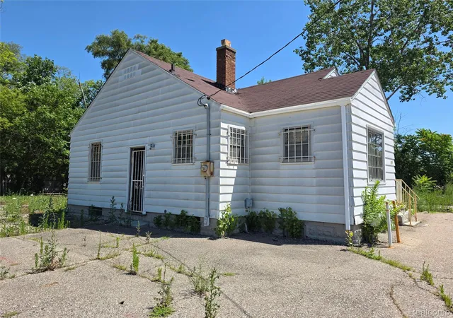 Photo 2 of Single family home for sale at 3106 W Pierson Rd, Flint, MI 48504 | MLS# 20261056963 | Listing updated on 2026-07-23