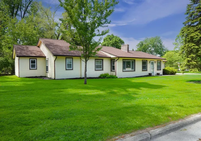 Photo 1 of Sale Pending at 1322 Desiax Ave, Bloomfield Hills, MI 48302 | MLS# 81026037743 | Listing updated on 2026-09-15