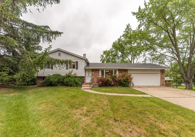 Photo 2 of Single family home for sale at 940 Lennox St, Ann Arbor, MI 48103 | MLS# 81026037754 | Listing updated on 2026-08-13