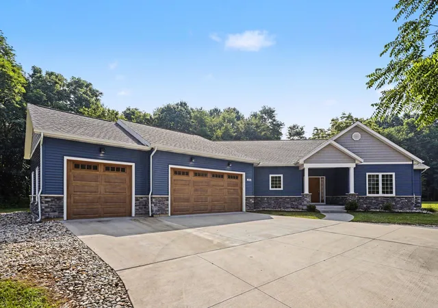 Photo 3 of Single family home for sale at 395 S Wattles Rd, Battle Creek, MI 49014 | MLS# 64026037750 | Listing updated on 2026-07-22