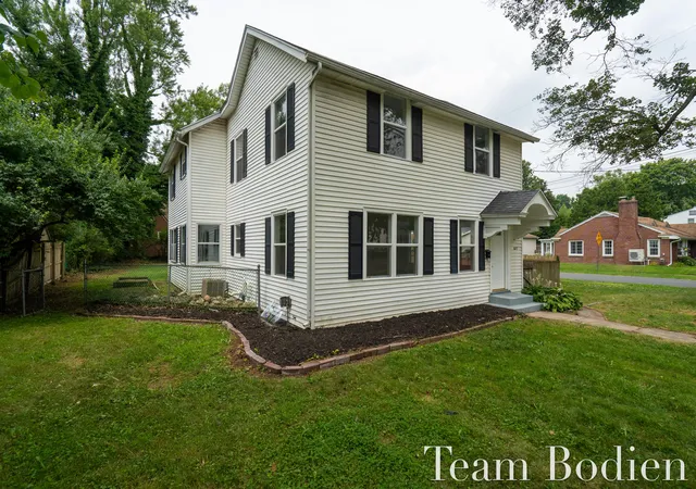 2nd image of 627 Pinehurst Blvd, Kalamazoo, MI 49006 | MLS# 65026037749