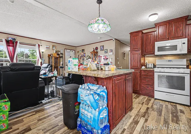 2nd image of 4572 Toronto Ave Sw, Wyoming, MI 49519 | MLS# 65026037752