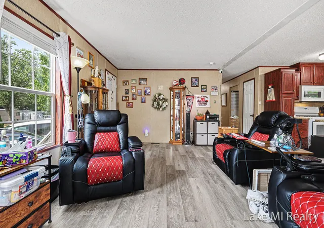 Photo 3 of Single family home for sale at 4572 Toronto Ave Sw, Wyoming, MI 49519 | MLS# 65026037752 | Listing updated on 2026-08-19