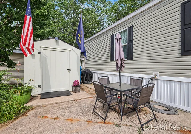 Photo 3 of Single family home for sale at 4572 Toronto Ave SW, Wyoming, MI 49519 | MLS# 65026037752 | Listing updated on 2026-08-19