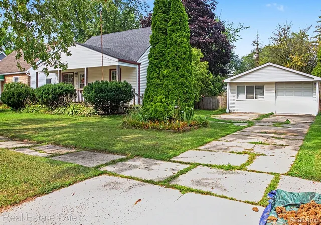 Photo 3 of Single family home for sale at 5935 Lathers St, Garden City, MI 48135 | MLS# 20261056980 | Listing updated on 2026-07-26