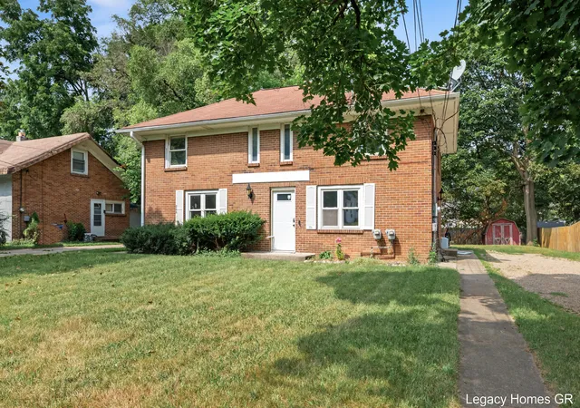 Photo 1 of Sale Pending at 224 226 Maple St, Kalamazoo, MI 49004 | MLS# 65026037761 | Listing updated on 2026-09-14