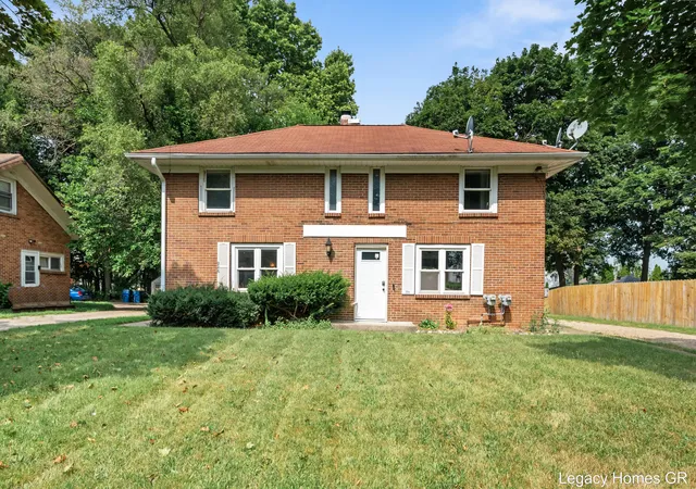 Listing Photo 2 - Condo for sale in building located at 224-226 Maple St, Kalamazoo, MI 49004