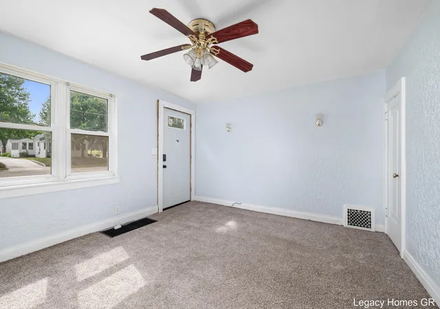 Listing Photo 5 - Condo for sale in building located at 224-226 Maple St, Kalamazoo, MI 49004