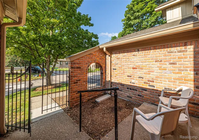 3rd image of 1805 Van Hill Ct, Rochester Hills, MI 48309 | MLS# 20261056987
