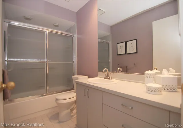 Listing Photo 2 - Condo for sale in building located at 30594 Orch Lake Rd, Farmington Hills, MI 48334 - Unit #50