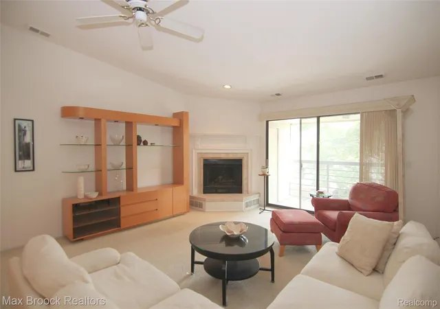 Listing Photo 5 - Condo for sale in building located at 30594 Orch Lake Rd, Farmington Hills, MI 48334 - Unit #50