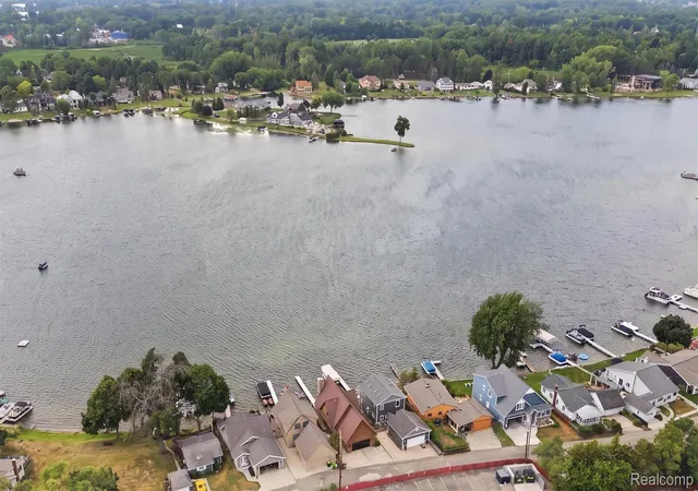 Photo 2 of Single family home for sale at 14292 Westman Dr, Fenton, MI 48430 | MLS# 20261057004 | Listing updated on 2026-09-06
