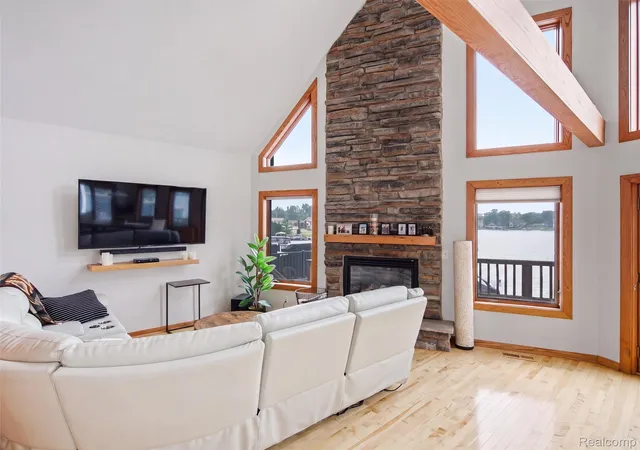 Photo 4 of Single family home for sale at 14292 Westman Dr, Fenton, MI 48430 | MLS# 20261057004 | Listing updated on 2026-10-08