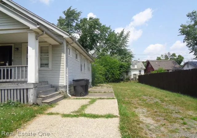 Photo 3 of Single family home for sale at 10074 Beechdale St, Detroit, MI 48204 | MLS# 20261057009 | Listing updated on 2026-07-25