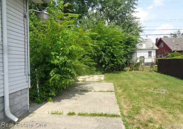 Photo 4 of Single family home for sale at 10074 Beechdale St, Detroit, MI 48204 | MLS# 20261057009 | Listing updated on 2026-07-25