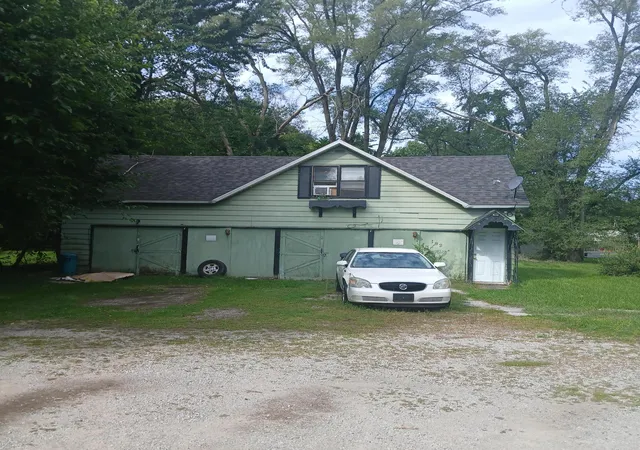 Listing Photo 4 - Condo for sale in building located at 180 Emery Ave, Benton Harbor, MI 49022