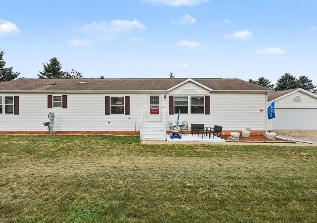 3rd image of 1893 Lanark Ct, Grass Lake, MI 49240 | MLS# 65026037778