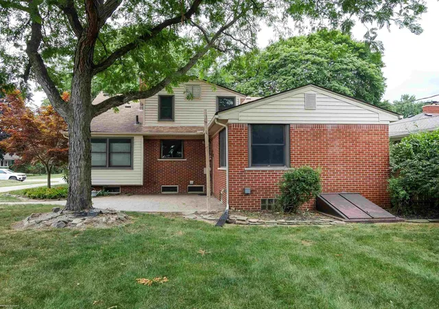 2nd image of 44850 Kemp St, Sterling Heights, MI 48314 | MLS# 58050215840