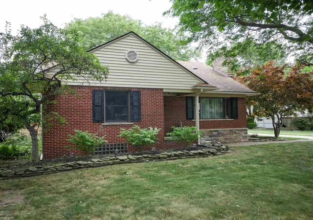 3rd image of 44850 Kemp St, Sterling Heights, MI 48314 | MLS# 58050215840