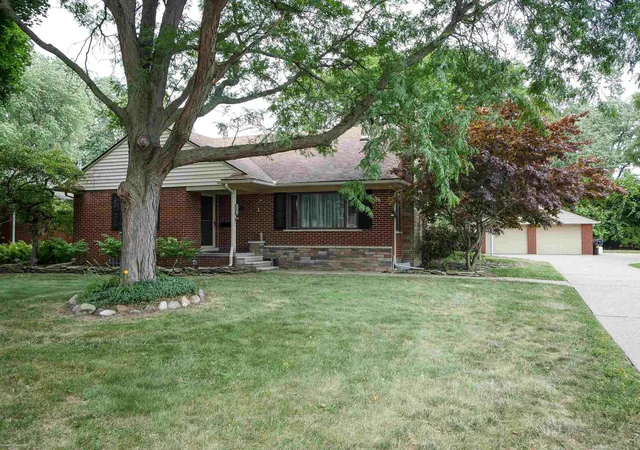 4th image of 44850 Kemp St, Sterling Heights, MI 48314 | MLS# 58050215840
