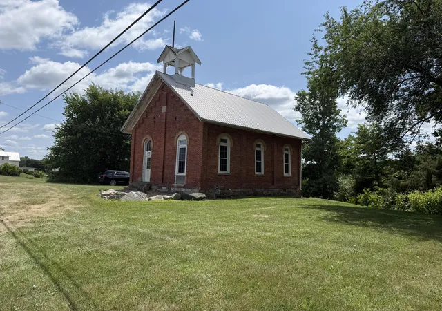Photo 1 of Single family home for sale at 801 E Chicago Rd, Quincy, MI 49082 | MLS# 53026037790 | Listing updated on 2026-07-22