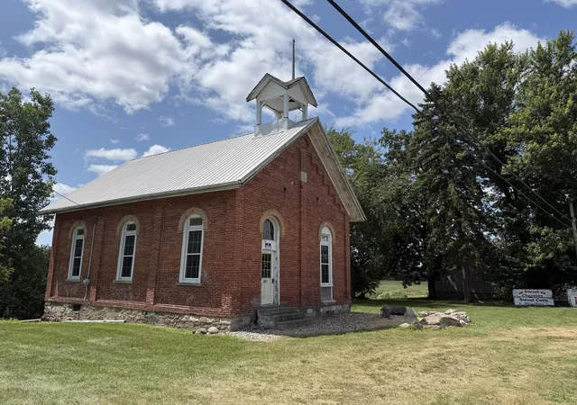Photo 2 of Single family home for sale at 801 E Chicago Rd, Quincy, MI 49082 | MLS# 53026037790 | Listing updated on 2026-07-22