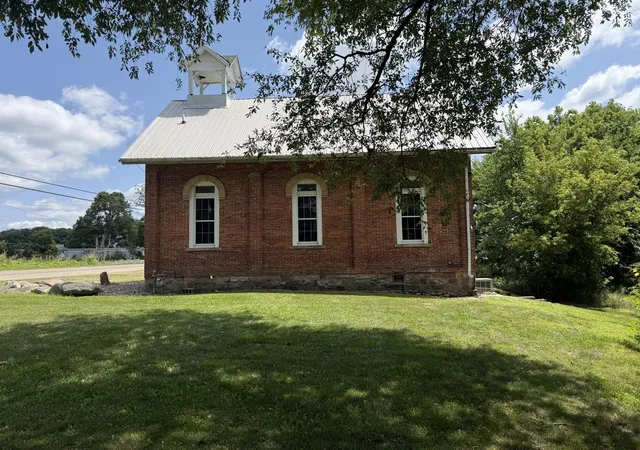 Photo 3 of Single family home for sale at 801 E Chicago Rd, Quincy, MI 49082 | MLS# 53026037790 | Listing updated on 2026-07-22
