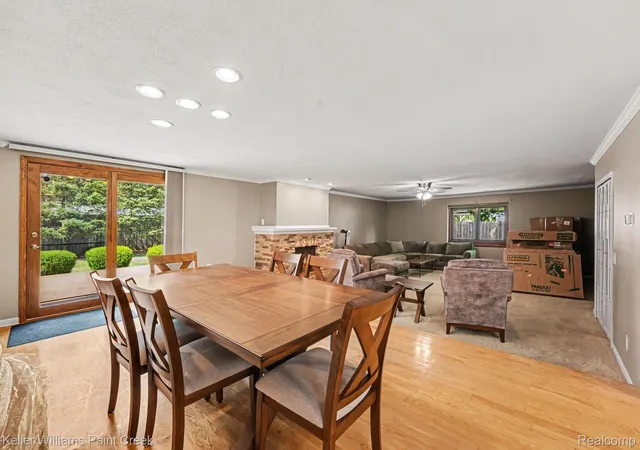 Photo 4 of Single family home for sale at 1087 Collingwood Dr, Rochester Hills, MI 48307 | MLS# 20261057037 | Listing updated on 2026-08-08