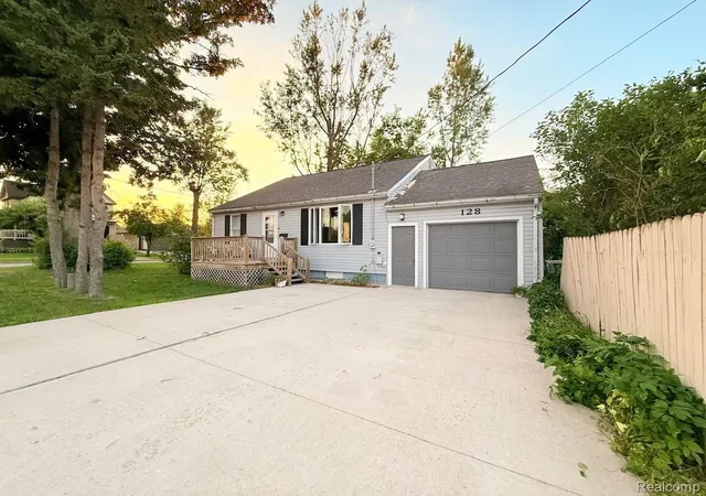1st image of 128 W 10th Ave, Sault Sainte Marie, MI 49783 | MLS# 20261057041