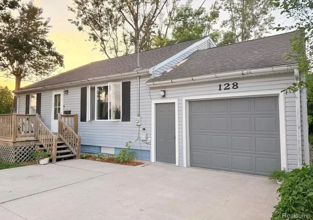 3rd image of 128 W 10Th Ave, Sault Sainte Marie, MI 49783 | MLS# 20261057041