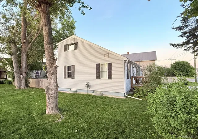 4th image of 128 W 10Th Ave, Sault Sainte Marie, MI 49783 | MLS# 20261057041