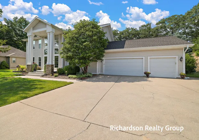 2nd image of 18657 Sioux Dr, Spring Lake, MI 49456 | MLS# 71026037799