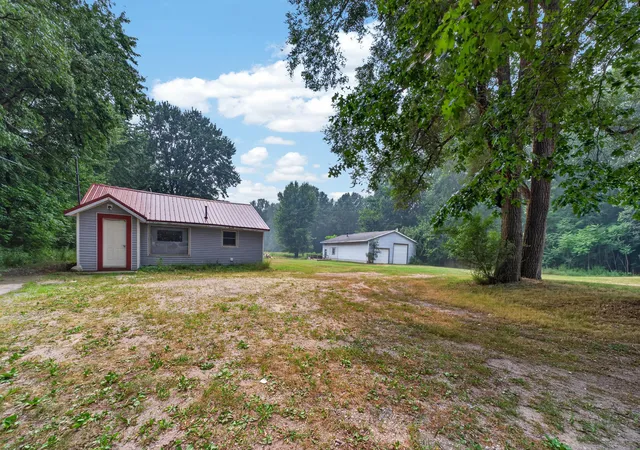 Photo 2 of Single family home for sale at 3065 Black Crk Rd, Muskegon, MI 49444 | MLS# 71026037809 | Listing updated on 2026-08-26