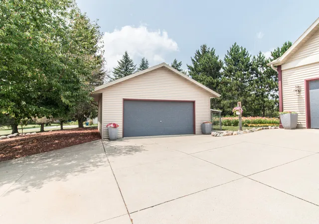 4th image of 2333 Watkins Rd, Battle Creek, MI 49015 | MLS# 64026037813