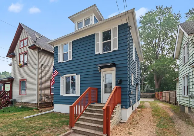 Photo 1 of Sale Pending at 1117 Mills St, Kalamazoo, MI 49001 | MLS# 66026037815 | Listing updated on 2026-08-18