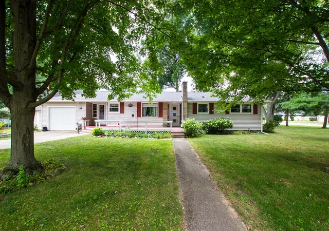 1st image of 119 Cross St, Dowagiac, MI 49047 | MLS# 69026037824
