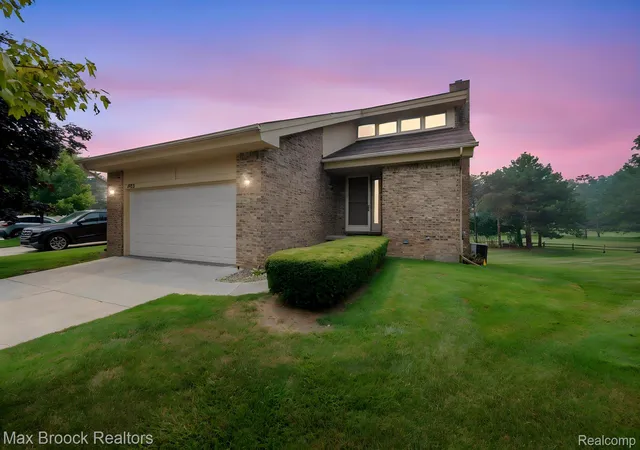 Condo for sale at 4723 Fairway Ct, Waterford, MI 48328 | MLS# 20261057077